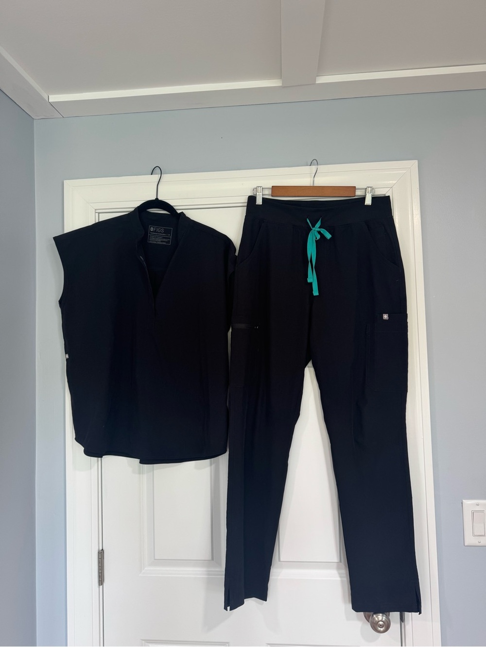Figs Black Set with Teal Drawstring